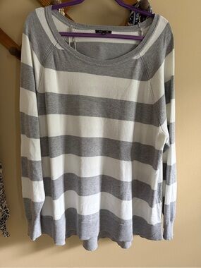 Lightweight Gray & White Striped Scoop-Neck Sweater - Casual Relaxed Fit